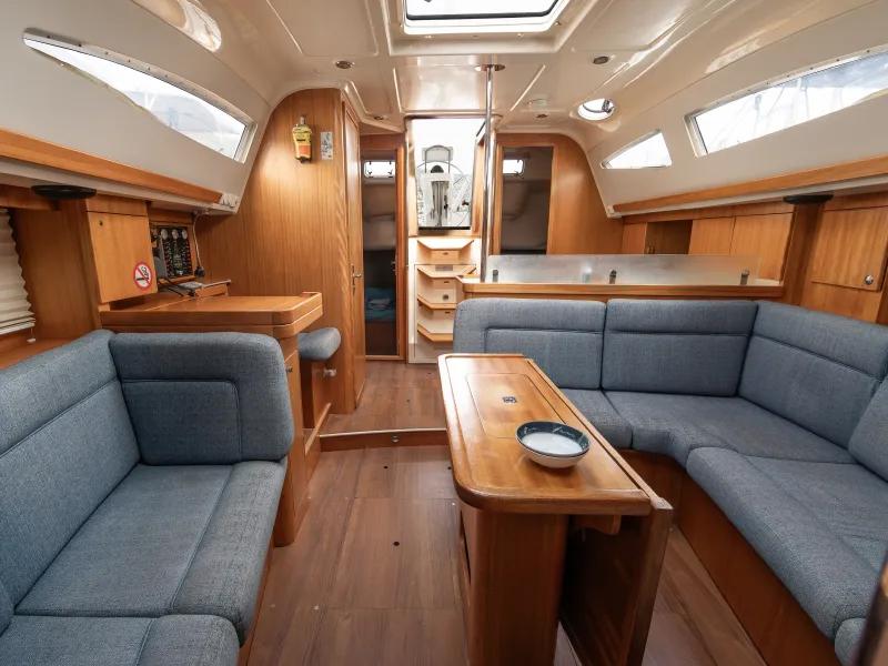 Interior image - 2