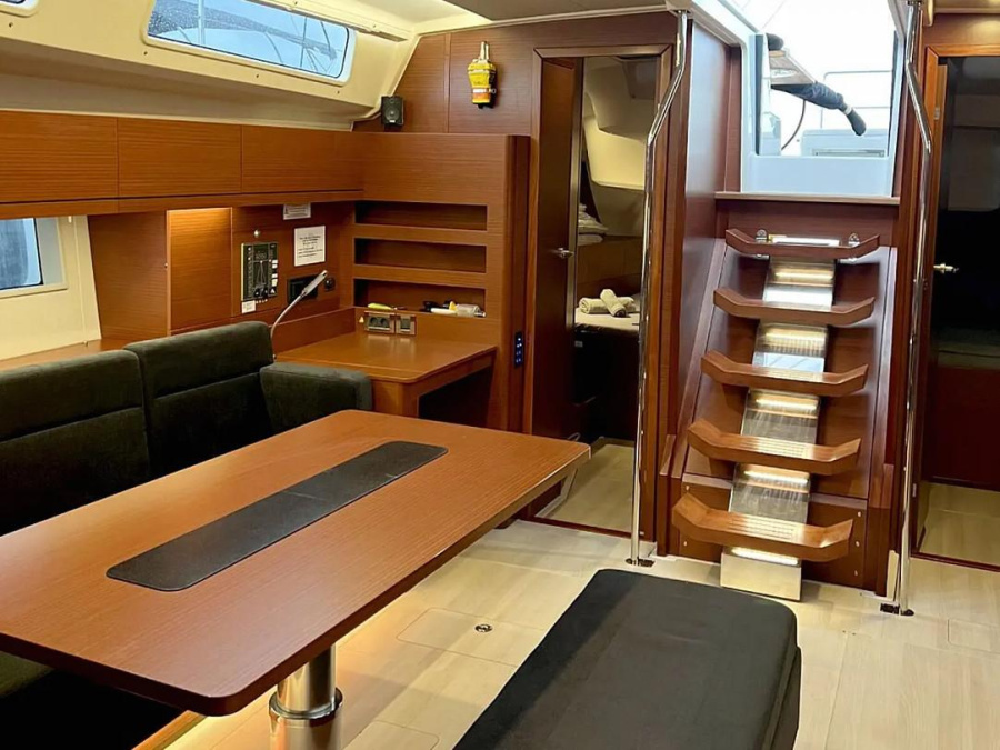 Interior image - 1