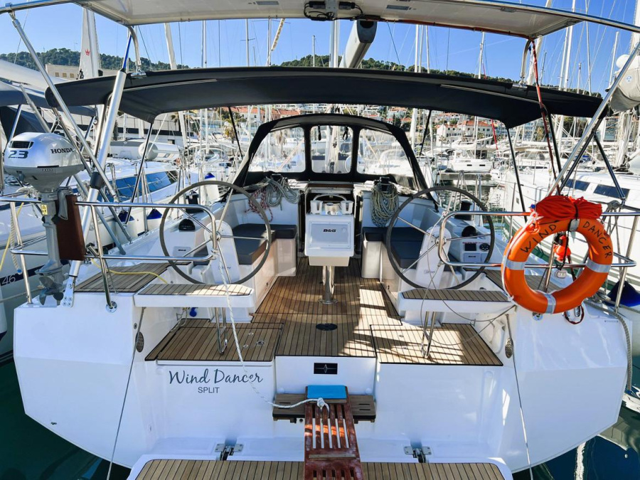 Photo #1 - Bavaria C38 (Wind Dancer) en ACI Marina - 22226