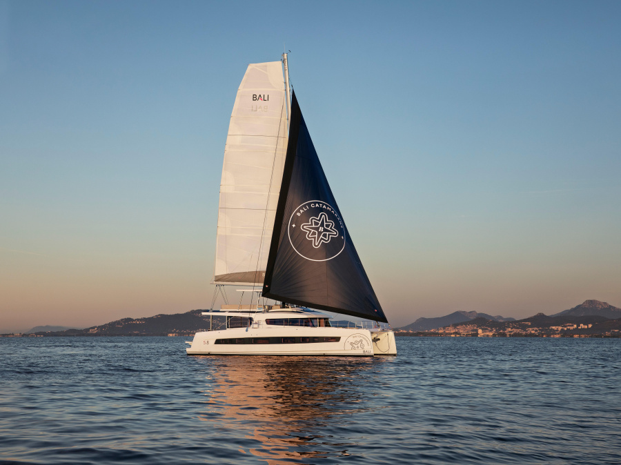 Photo #1 - Bali 5.8 (LUMA) in Club Nautico Ibiza - 23409