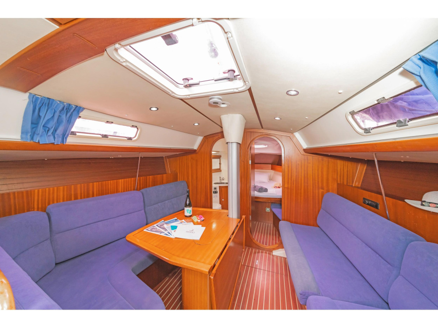 Interior image - 2