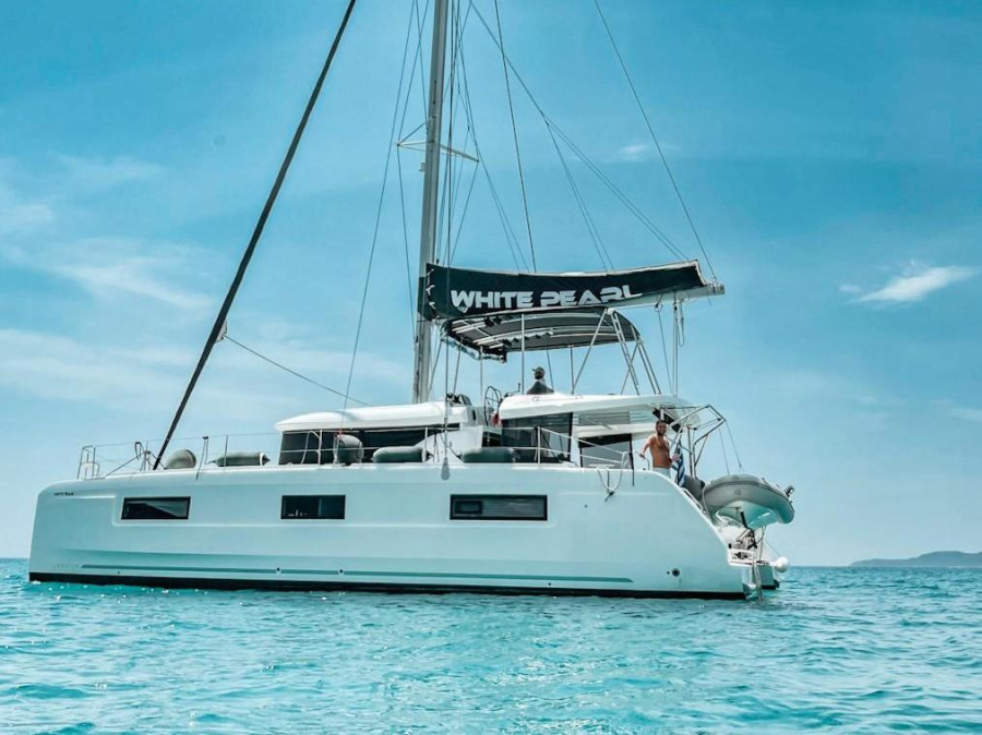 Photo #1 - Lagoon 46 (WHITE PEARL) in Alimos Marina - 13713