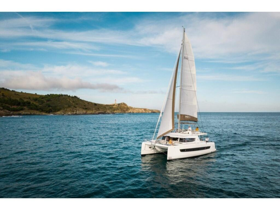 Photo #1 - Bali 4.6 (Zizi II) in Marina - 22675