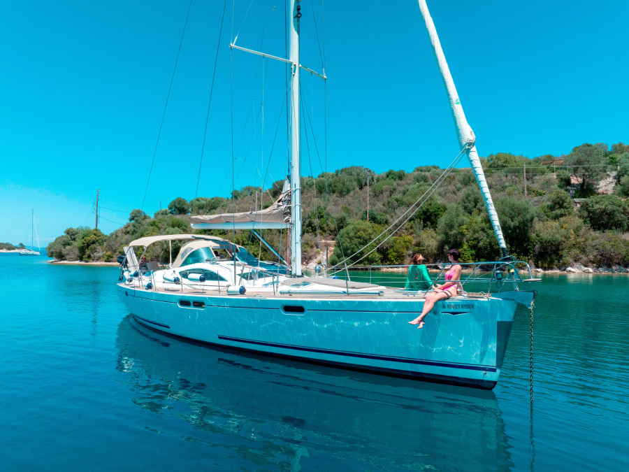 Photo #1 - Jeanneau 54 DS (Honey Ryder) en Alimos Marina - 22818