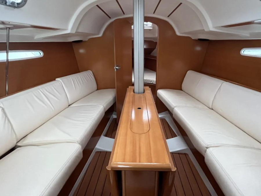 Interior image - 2
