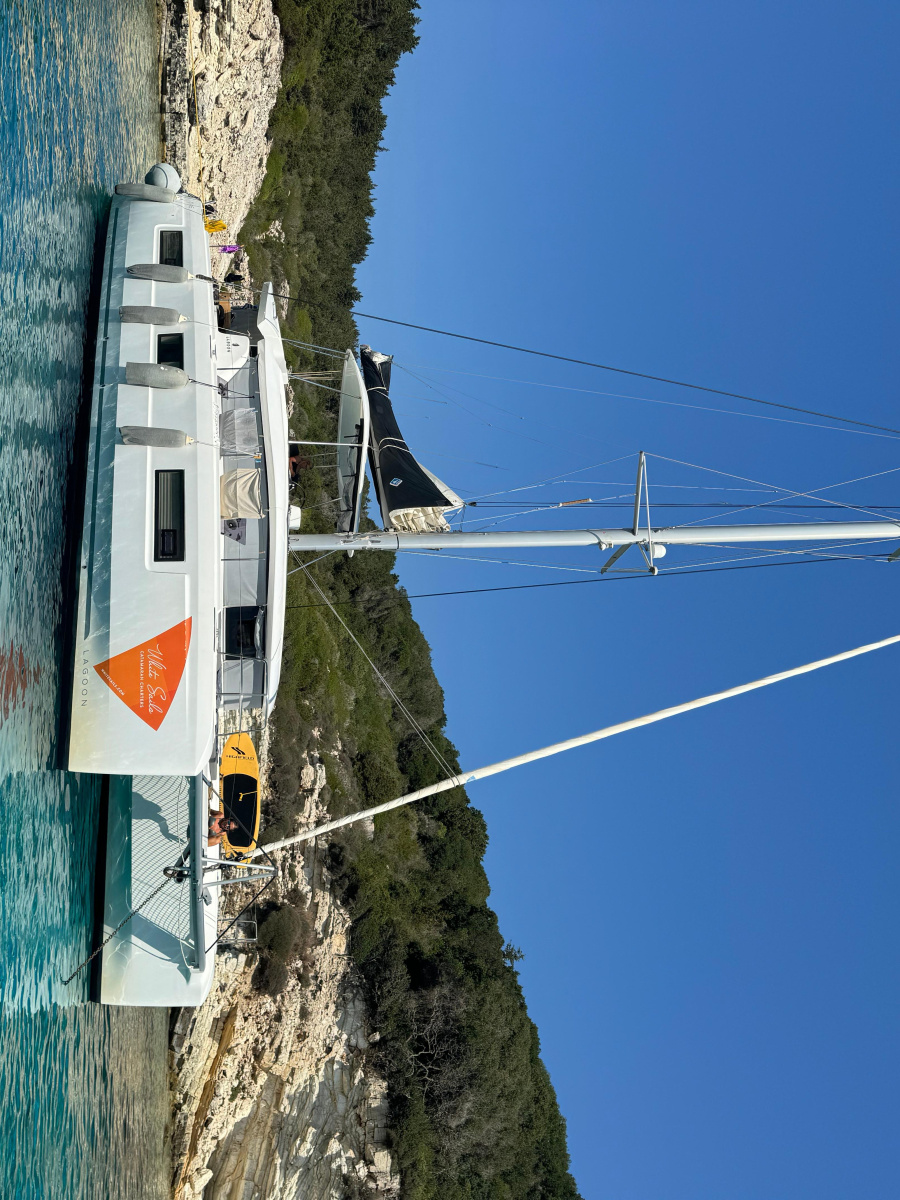 Photo #1 - Lagoon 46 (Selene | A/C generator watermaker) en Marina - 14042