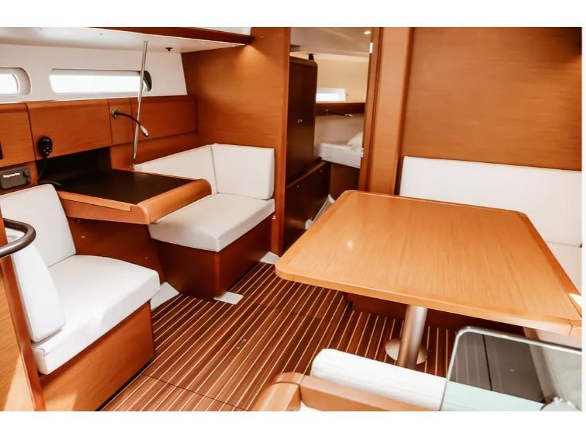 Interior image - 2