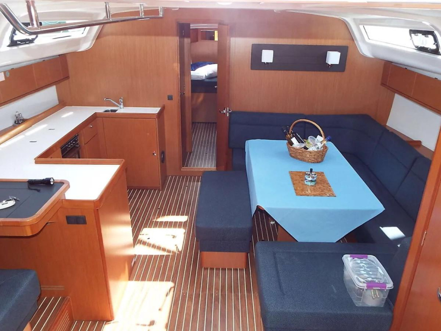 Interior image - 2