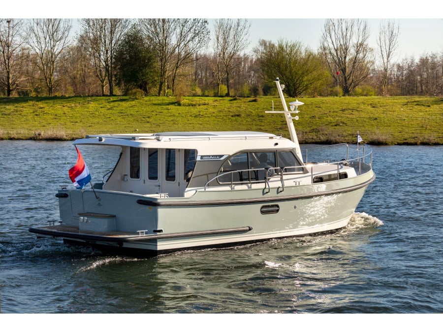 Photo #1 - Linssen 30 SL Sedan (Tristan) in Jachthafen - 21138