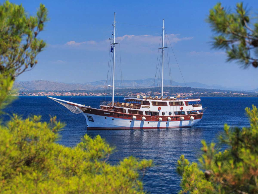 Photo #1 - M/Y (Cesarica) in Port of / East Harbour - 61398