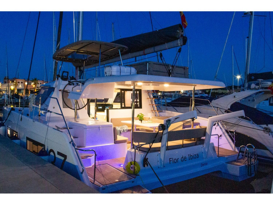 Photo #1 - Aventura 37 (Flor de Ibiza) in Marina El Portet - 23064