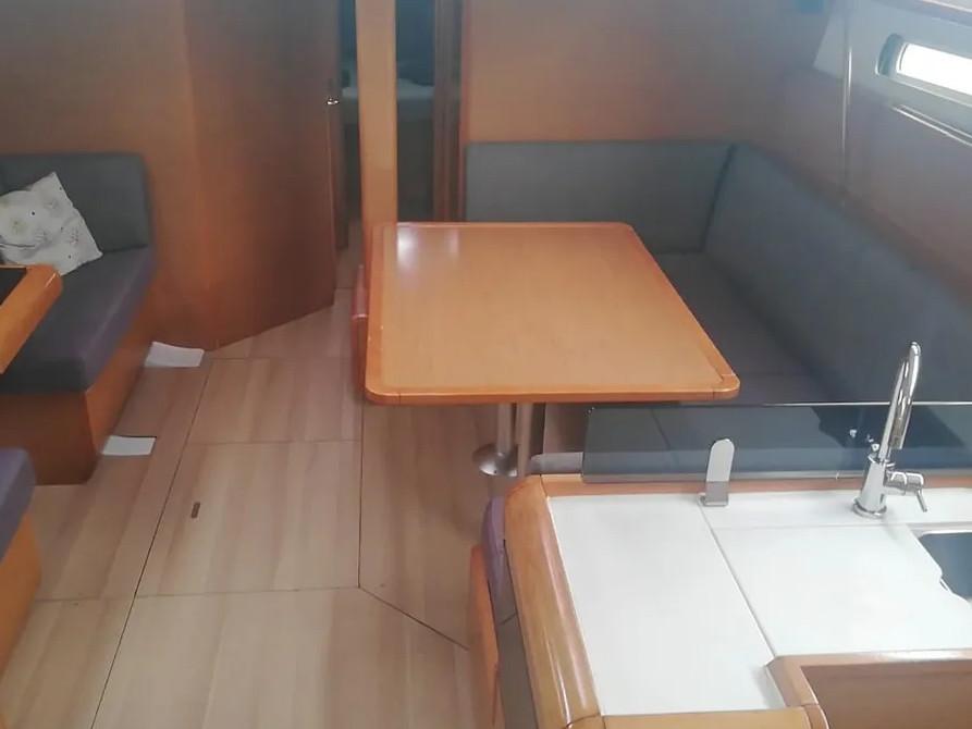 Interior image - 2