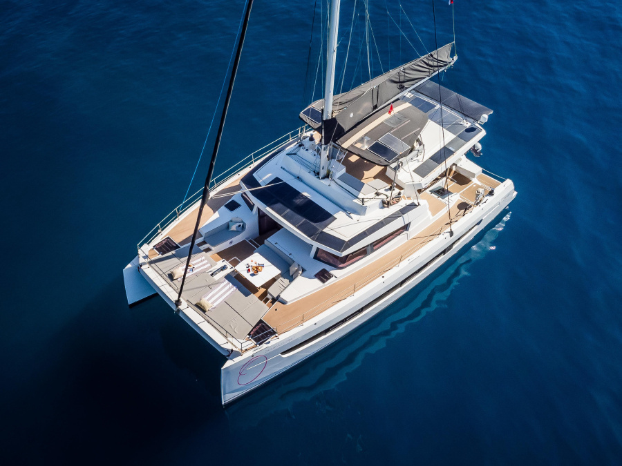 Photo #1 - Bali 5.4 10 berths (OCEAN LOUNGE) in Alimos Marina - 23293
