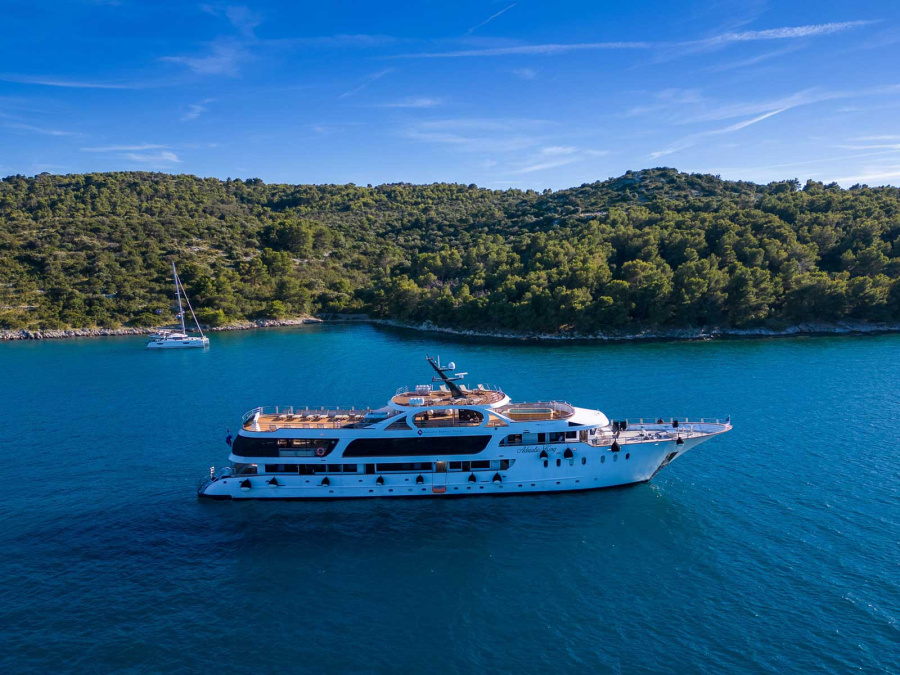 Photo #1 - Adriatic King (Adriatic King) en Port of / East Harbour - 61819
