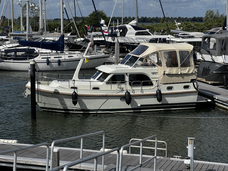 Photo #1 - Linssen GS 30.9 AC (Simba) in Marina Vulkan Werft - 21543