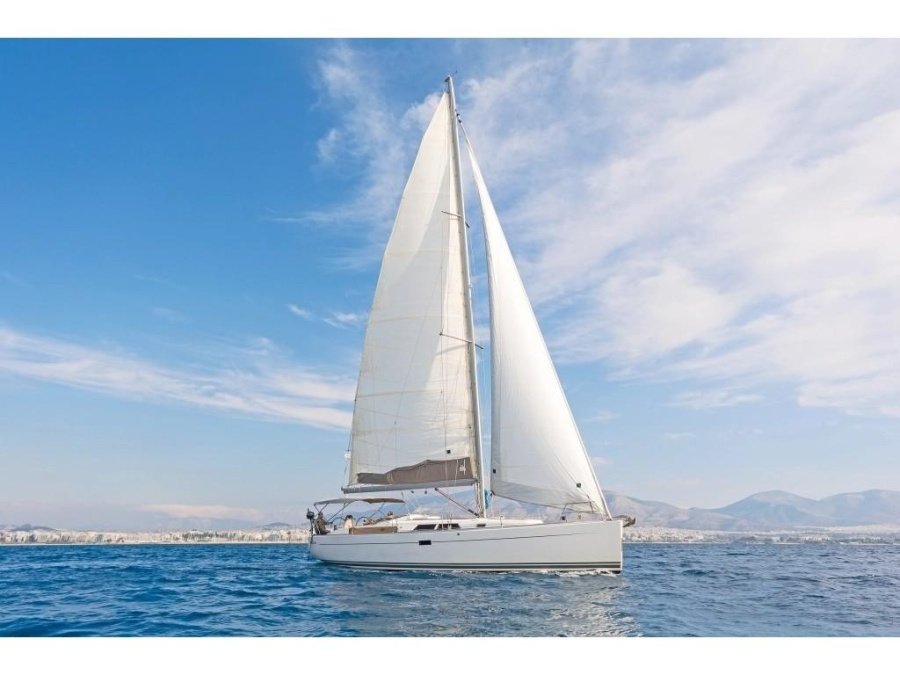 Photo #1 - Hanse 430 (Leonessa) en Mikrolimano port - 13581