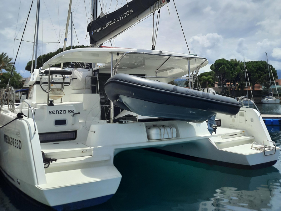 Photo #1 - Lagoon 42 (Senza SE (A/C and Generator)) in Marina - 18502