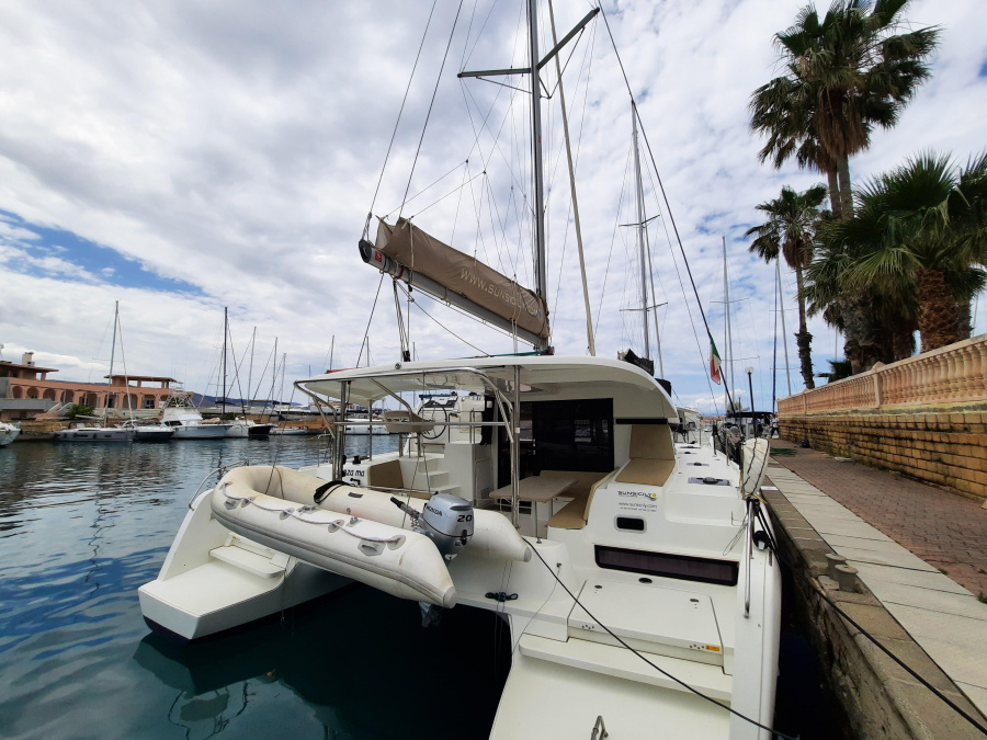 Photo #1 - Lagoon 42 (Senza Ma (A/C and Generator)) en Marina - 20721