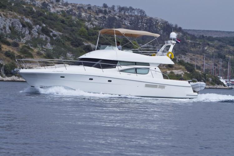 Photo #1 - Jeanneau Prestige 46 Fly (Day Dreamer) en Marina Kremik - 21368