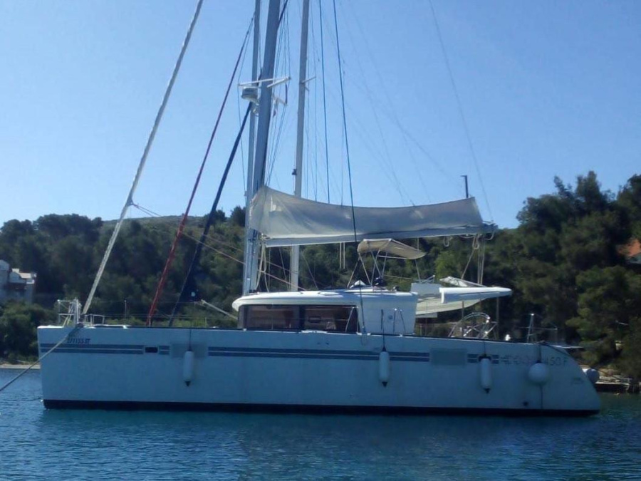 Photo #1 - Lagoon 450 Fly (Diva) in Olympic Marina - 23599