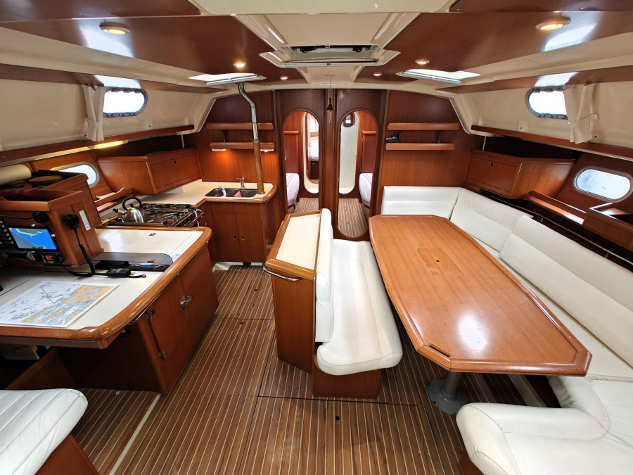 Interior image - 2