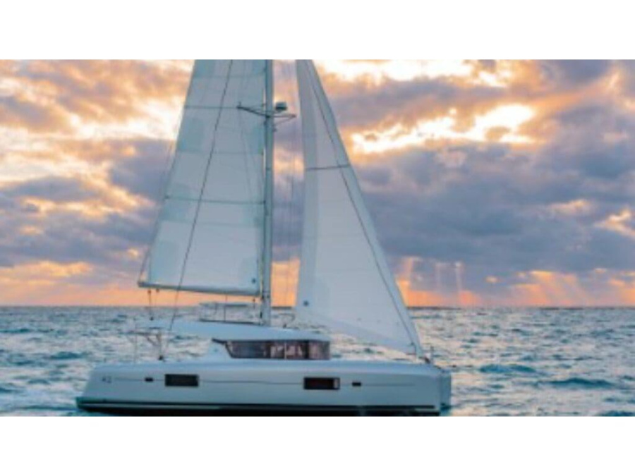Photo #1 - Lagoon 42 (Aria) in Port of - 23746