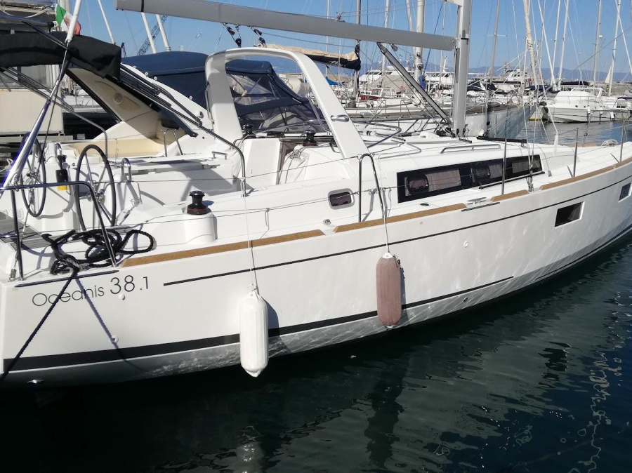 Photo #1 - Oceanis 38.1 (Chica) in  - 61429
