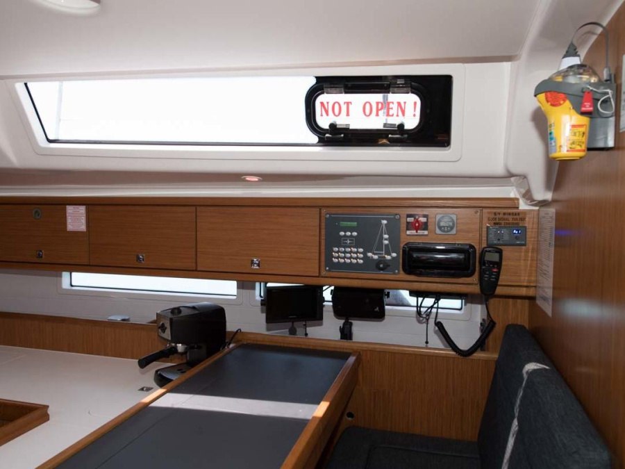 Interior image - 2