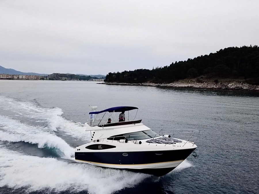 Photo #1 - Regal 4080 Flybridge (Lady B) in Marina Benitses - 62054