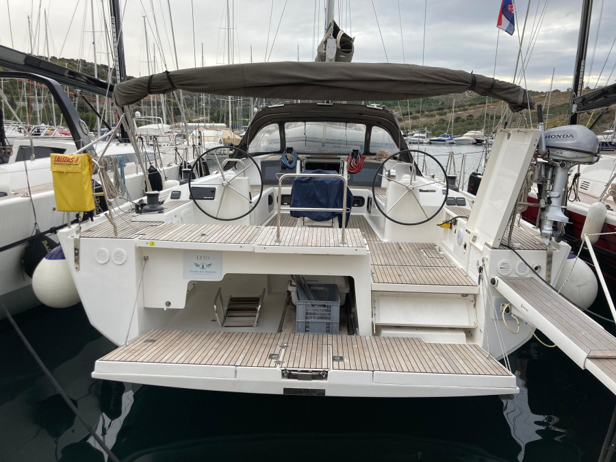 Photo #1 - Dufour 560 (SEAF I) en Alimos Marina - 61532