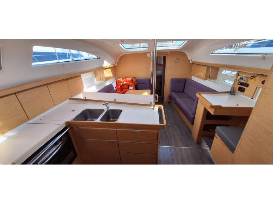 Interior image - 2