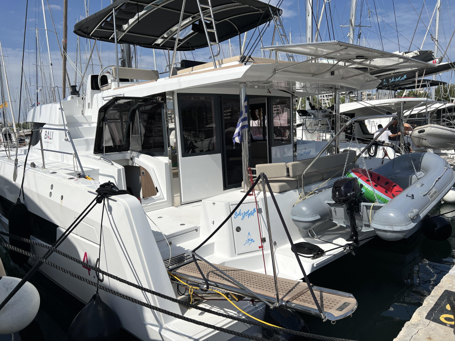 Photo #1 - Bali 4.6 (5+2 cab) (Chillout) en Alimos Marina - 18444
