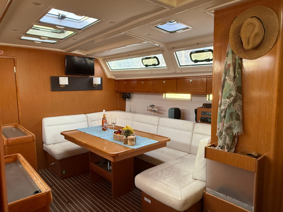 Interior image - 2