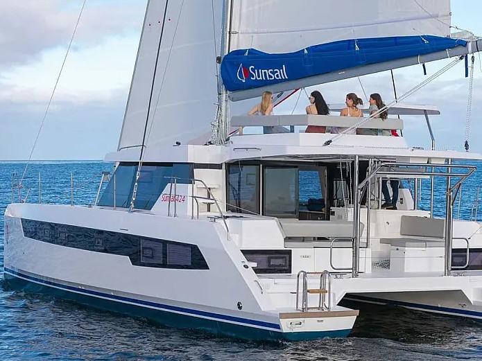 Photo #1 - Sunsail 424 (Sunsail 424) in Apooiti Marina - 19417