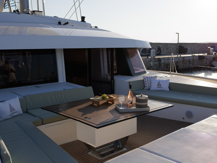 Photo #1 - Bali 5.8 (New Horizons 4) en Alimos Marina - 62039