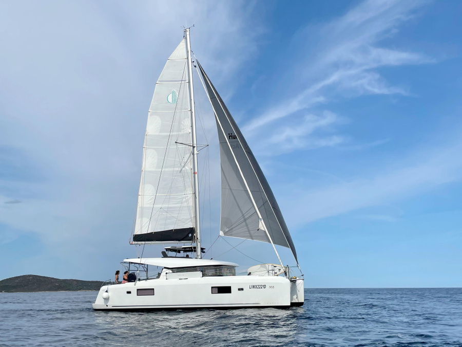 Photo #1 - Lagoon 42 (Maisha) in Marina Arcipelago Toscano - 20964