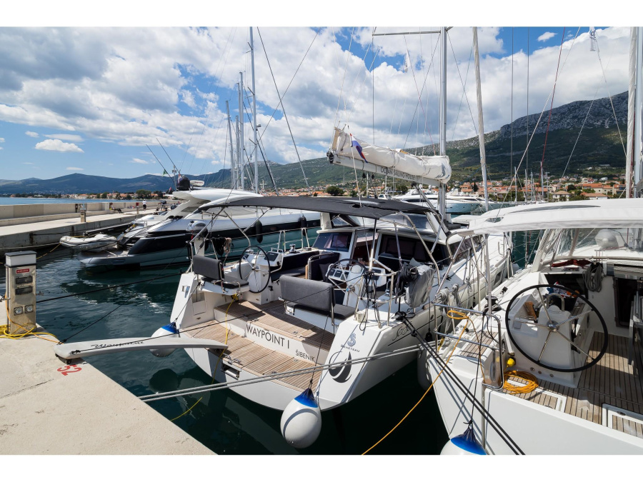 Photo #1 - Sense 50 (WAYPOINT I (WITH AC&GENERATOR, OWNER VERSION)) en Marina Kaštela - 8851