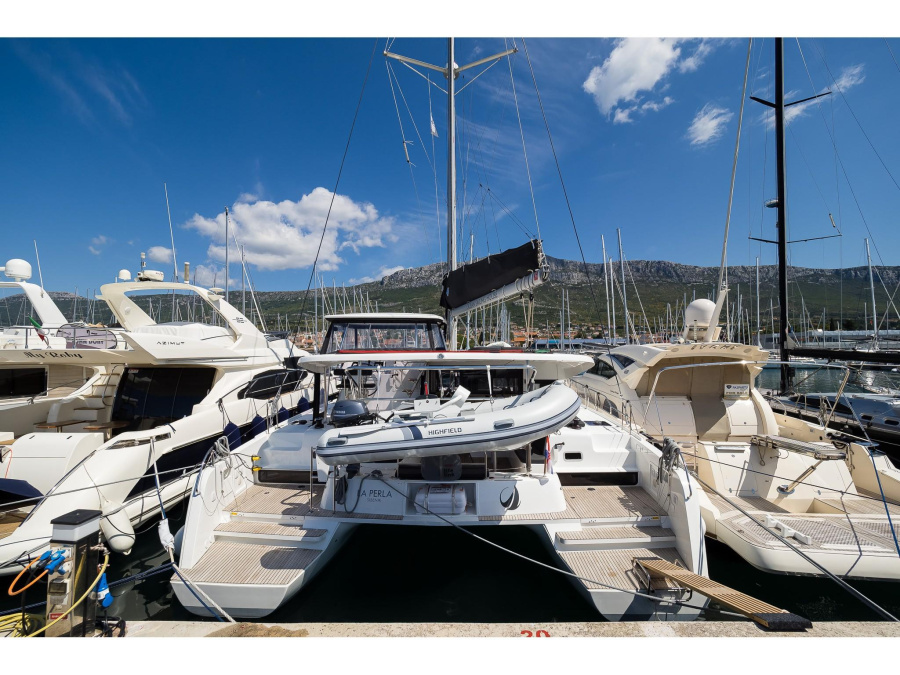 Photo #1 - Lagoon 42 (LA PERLA (WITH AC&GENERATOR OWNER VERSION)) en Marina Kaštela - 9191