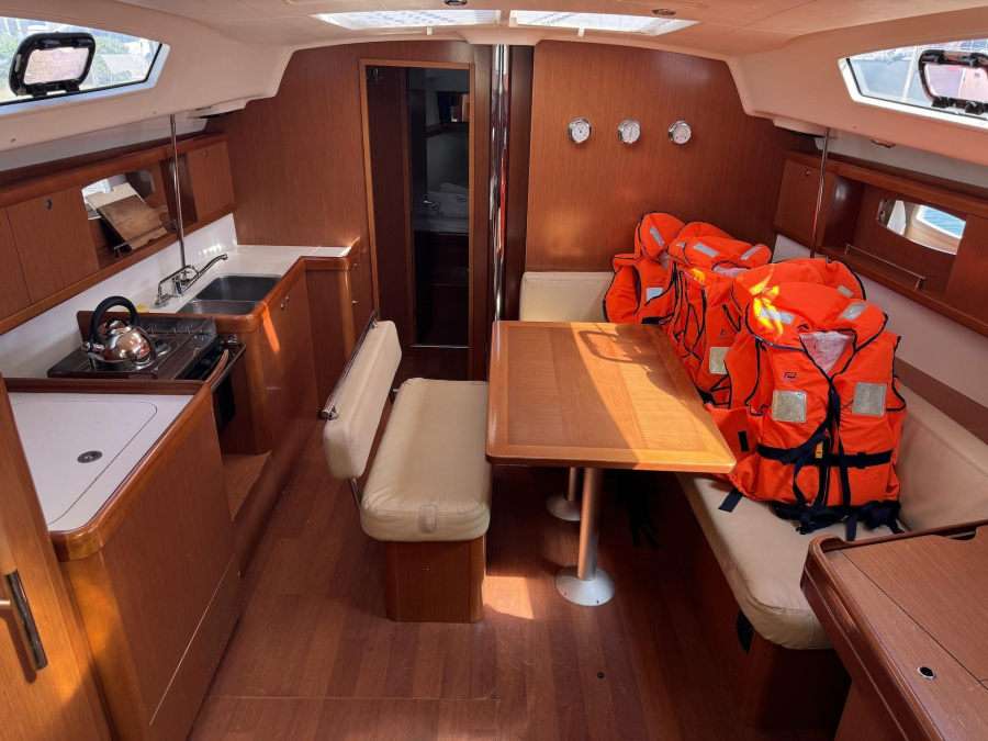 Interior image - 1