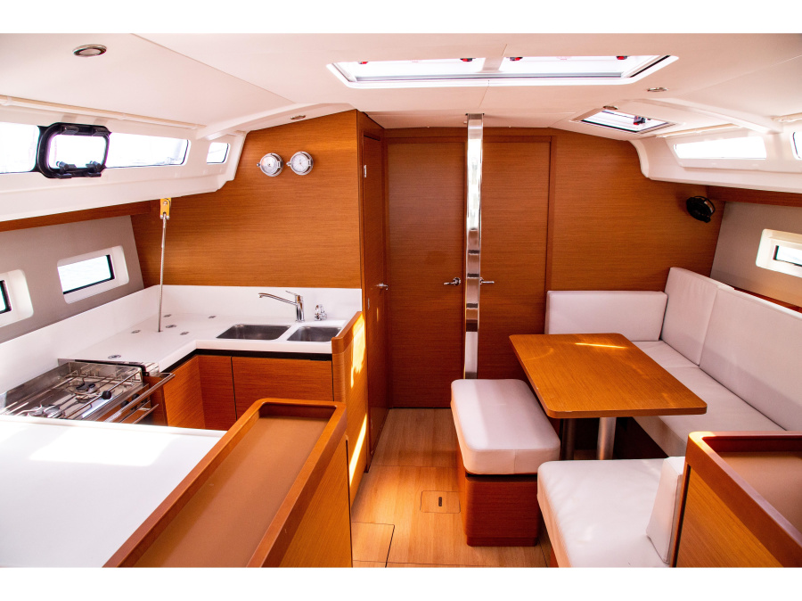 Interior image - 2