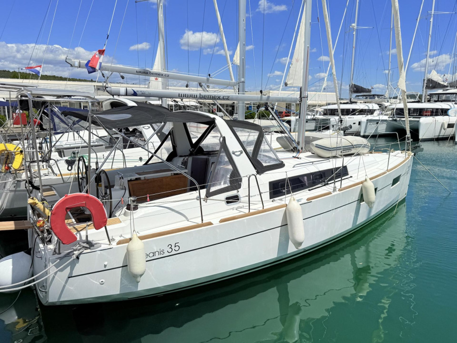 Photo #1 - Oceanis 35 (Vendy) in D-Marin Dalmacija Marina - 3992