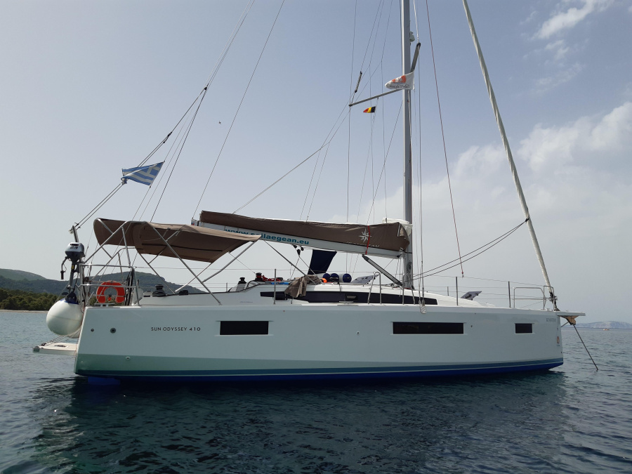 Photo #1 - Sun Odyssey 410 (Kymothoe) en Port of - 17905
