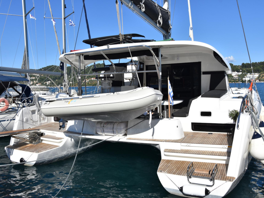 Photo #1 - Lagoon 42 (AC, Gen, Watermaker) (ANTEL AC,Gen,W.maker) in Alimos Marina - 11873