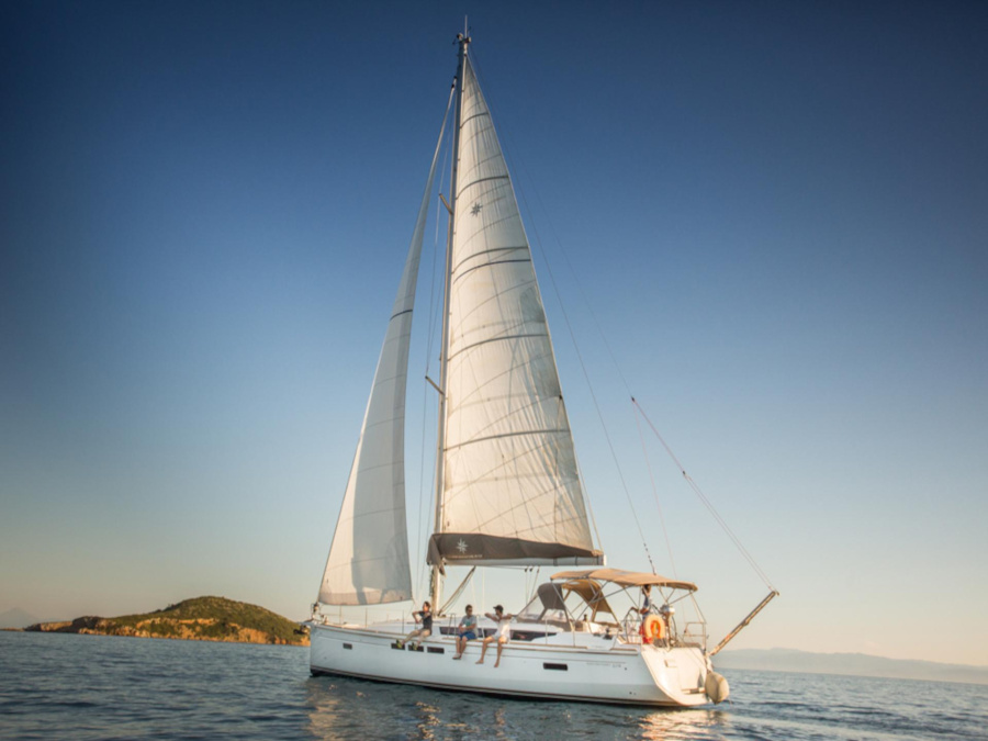 Photo #1 - Sun Odyssey 519 (A/C, Gen) (AURORA) en Alimos Marina - 8702