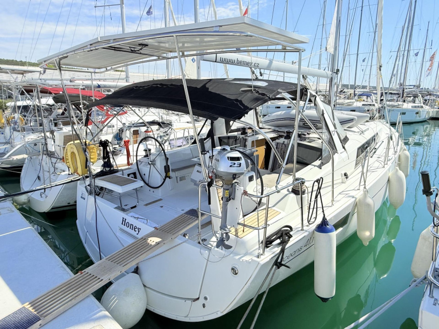 Photo #1 - Oceanis 41.1 (Honey) in D-Marin Dalmacija Marina - 6269