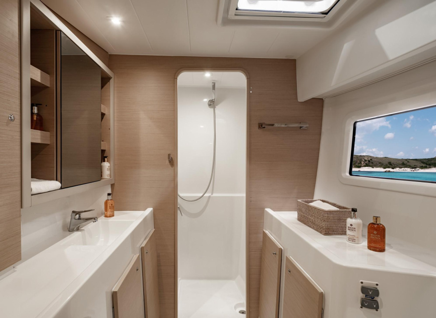 ZAHIRA - GEN/AC+WATERMAKER - 2