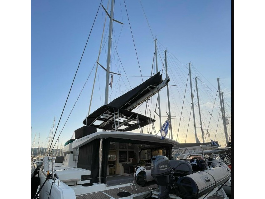 Photo #1 - Lagoon 52 (Blue Velvet) in Port of Lefkas - 14643