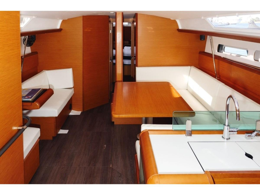 Interior image - 2