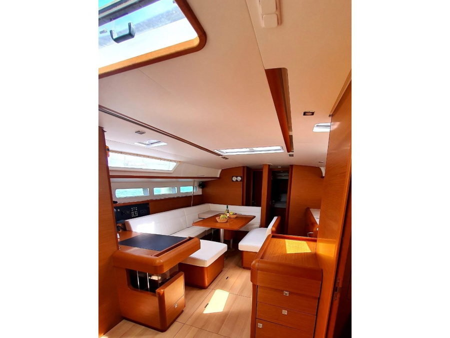 Interior image - 1