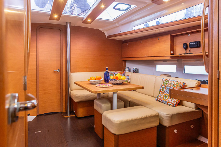 Interior image - 2